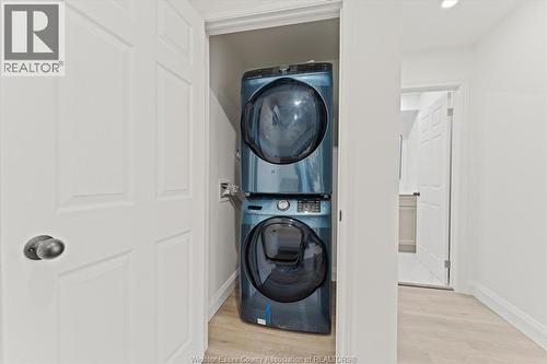 702 Pierre Unit# 7, Windsor, ON - Indoor Photo Showing Laundry Room