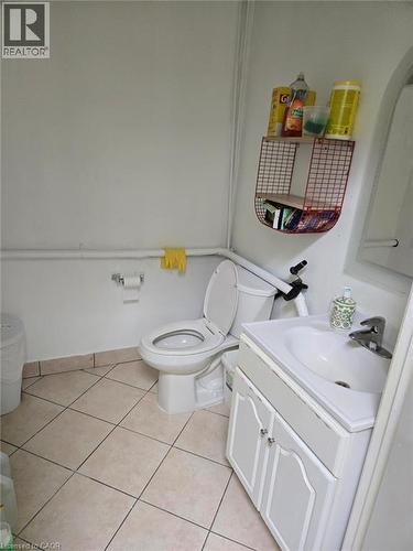 Bathroom featuring a white vanity with integrated sink, chrome faucet, and tiled flooring - 9688 Leslie Street Unit# 16, Richmond Hill, ON 