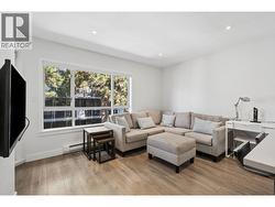 302 555 W 14TH AVENUE  Vancouver, BC V5Z 4G8