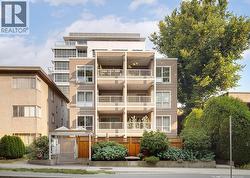 203 985 W 10TH AVENUE  Vancouver, BC V5Z 1L9