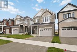 44 DENNY STREET Ajax, ON L1Z 0C6