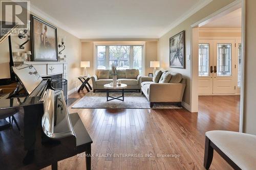 1115 Talka Court, Mississauga, ON - Indoor Photo Showing Living Room