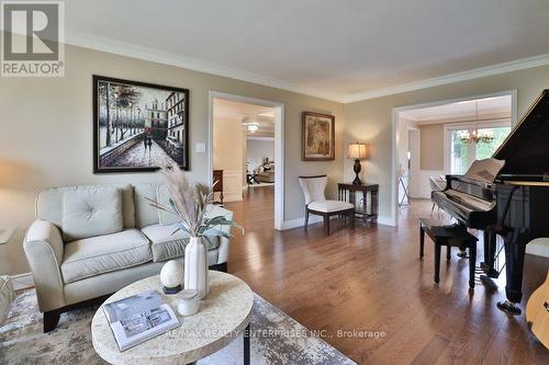 1115 Talka Court, Mississauga, ON - Indoor Photo Showing Living Room