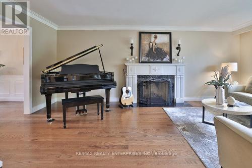 1115 Talka Court, Mississauga, ON - Indoor Photo Showing Living Room With Fireplace