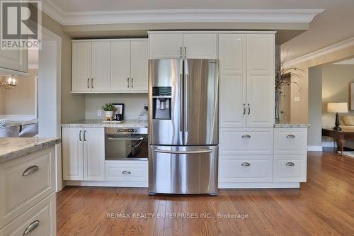 1115 Talka Court, Mississauga, ON - Indoor Photo Showing Kitchen