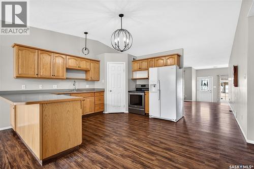 16 Flax Road, Moose Jaw, SK - Indoor Photo Showing Kitchen
