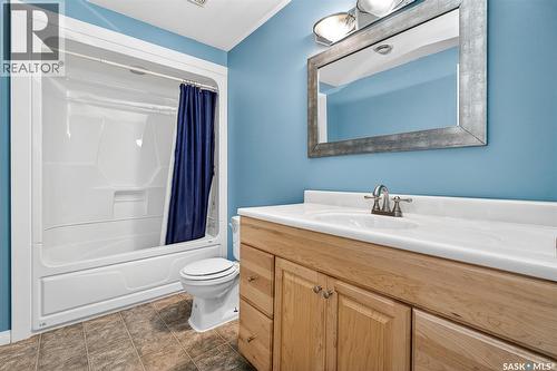 16 Flax Road, Moose Jaw, SK - Indoor Photo Showing Bathroom