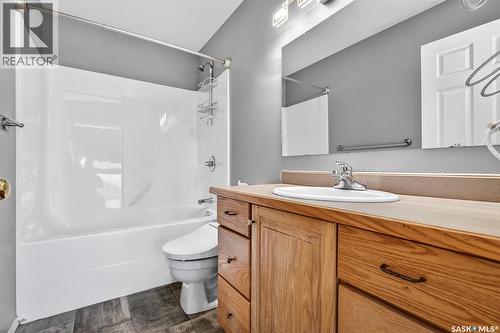 16 Flax Road, Moose Jaw, SK - Indoor Photo Showing Bathroom