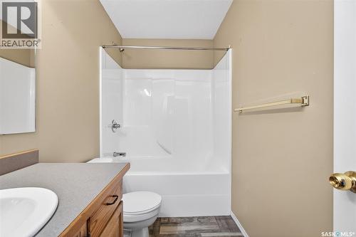 16 Flax Road, Moose Jaw, SK - Indoor Photo Showing Bathroom