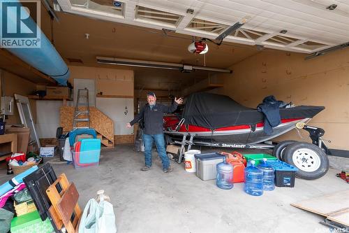 16 Flax Road, Moose Jaw, SK - Indoor Photo Showing Garage