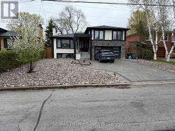 51 BOWERBANK DRIVE Toronto, ON M2M 1Z9