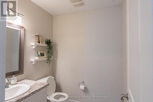 231 Campanale Way, Lucan Biddulph (Lucan), ON - Indoor Photo Showing Bathroom