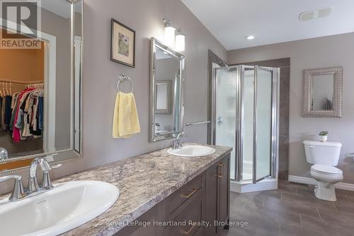 231 Campanale Way, Lucan Biddulph (Lucan), ON - Indoor Photo Showing Bathroom