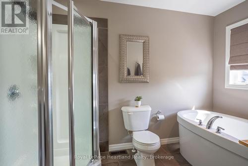 231 Campanale Way, Lucan Biddulph (Lucan), ON - Indoor Photo Showing Bathroom