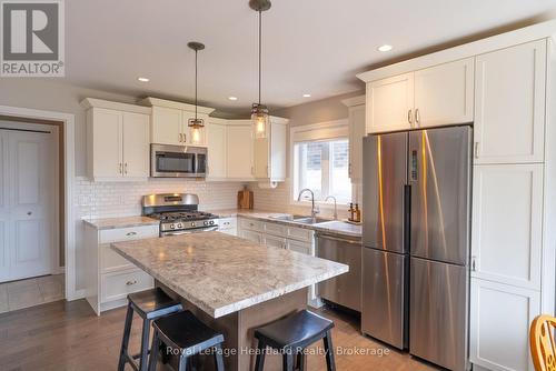 231 Campanale Way, Lucan Biddulph (Lucan), ON - Indoor Photo Showing Kitchen With Double Sink With Upgraded Kitchen