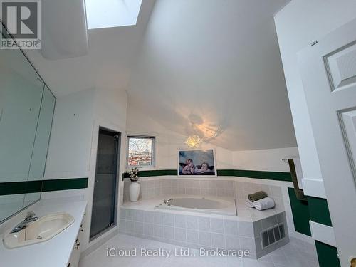 Primary Bedroom Ensuite - 176 Wyndham Street, Mississauga, ON - Indoor Photo Showing Bathroom