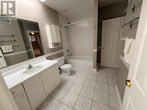 Apartment Bathroom - 176 Wyndham Street, Mississauga, ON - Indoor Photo Showing Bathroom
