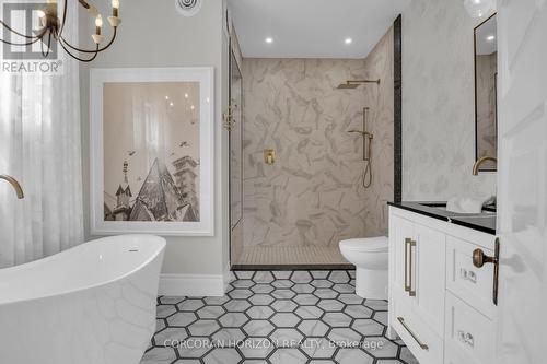 18 Brant Road N, Cambridge, ON - Indoor Photo Showing Bathroom