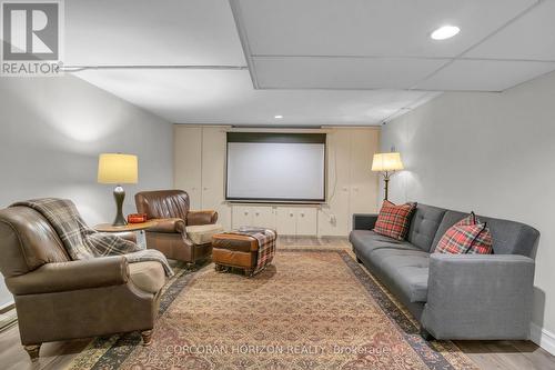 18 Brant Road N, Cambridge, ON - Indoor Photo Showing Living Room