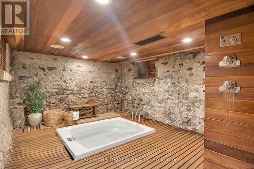 18 Brant Road N, Cambridge, ON - Indoor Photo Showing Bathroom