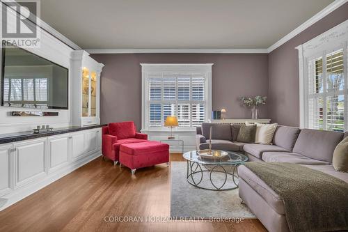 18 Brant Road N, Cambridge, ON - Indoor Photo Showing Living Room