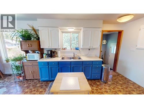 1890 Birch Avenue, Quesnel, BC - Indoor Photo Showing Kitchen With Double Sink