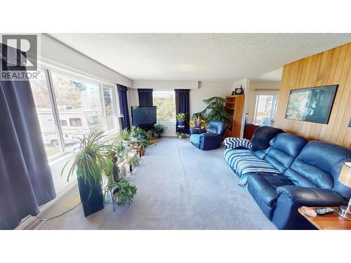 1890 Birch Avenue, Quesnel, BC - Indoor Photo Showing Living Room