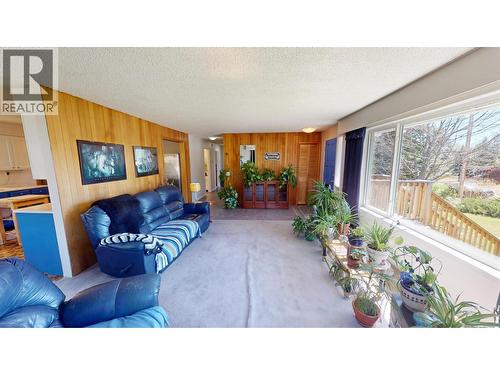 1890 Birch Avenue, Quesnel, BC - Indoor Photo Showing Living Room
