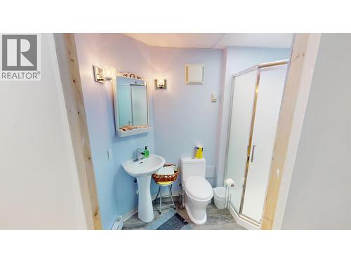 1890 Birch Avenue, Quesnel, BC - Indoor Photo Showing Bathroom