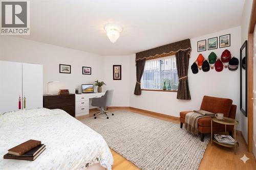 2248 Sicamous Avenue, Coquitlam, BC - Indoor Photo Showing Bedroom