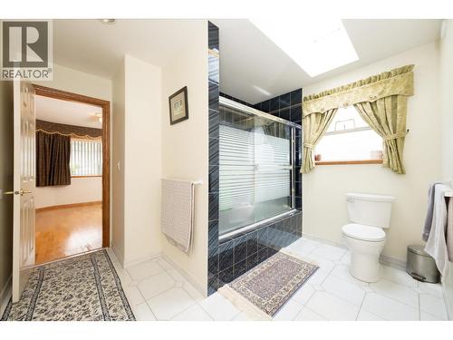 2248 Sicamous Avenue, Coquitlam, BC - Indoor Photo Showing Bathroom