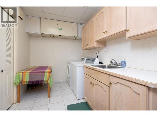2248 Sicamous Avenue, Coquitlam, BC - Indoor Photo Showing Laundry Room