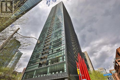 1704 - 110 CHARLES STREET E  Toronto, ON M4Y 1T5
