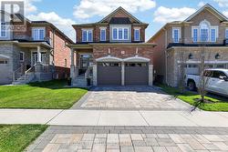 33 ST AUGUSTINE DRIVE Whitby, ON L1M 0L7