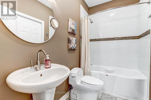 5 - 417 Hyde Park Road, London North (North P), ON - Indoor Photo Showing Bathroom