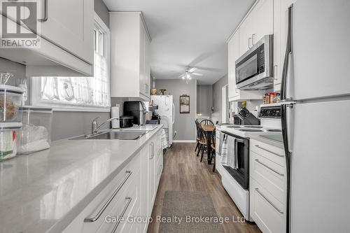 33 Inverness Street, Brantford, ON - Indoor Photo Showing Kitchen