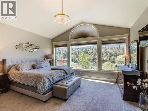943 Riverview Place, Castlegar, BC - Indoor Photo Showing Bedroom