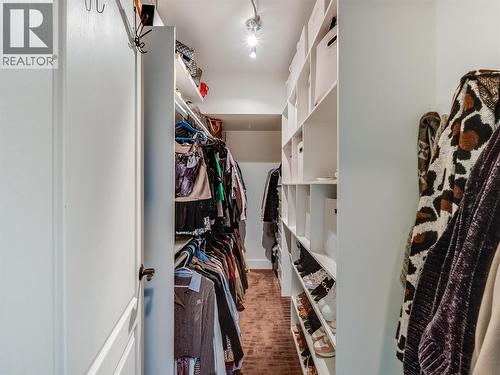 943 Riverview Place, Castlegar, BC - Indoor With Storage