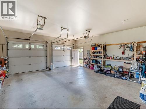 943 Riverview Place, Castlegar, BC - Indoor Photo Showing Garage