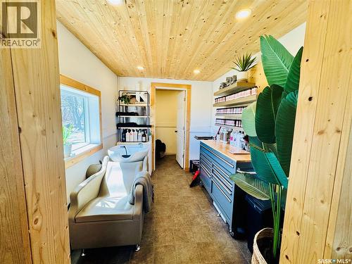 Reiss Acreage, Vibank, SK - Indoor