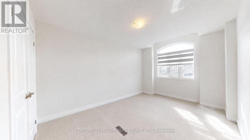 Masterbdrm - 10 Linden Park Lane, Hamilton, ON - Indoor Photo Showing Other Room