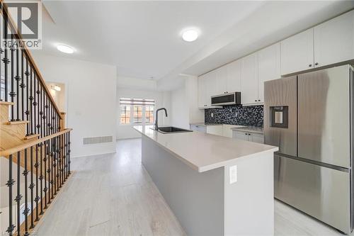 2566 Mojave Path Unit# 137, Oshawa, ON - Indoor Photo Showing Kitchen With Upgraded Kitchen