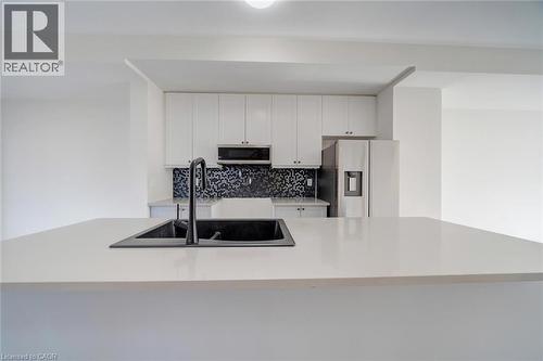 2566 Mojave Path Unit# 137, Oshawa, ON - Indoor Photo Showing Kitchen With Double Sink With Upgraded Kitchen