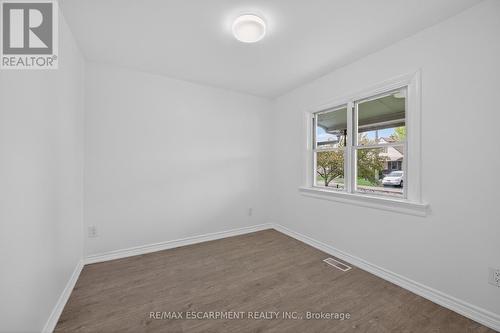 584 Waterloo Street, Hamilton, ON - Indoor Photo Showing Other Room