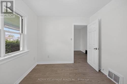 584 Waterloo Street, Hamilton, ON - Indoor Photo Showing Other Room