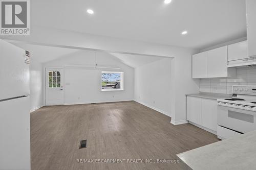584 Waterloo Street, Hamilton, ON - Indoor Photo Showing Kitchen
