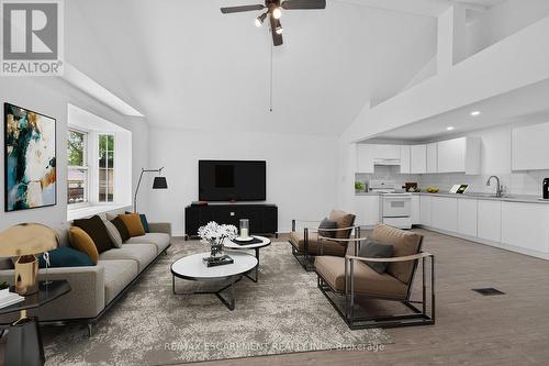 584 Waterloo Street, Hamilton, ON - Indoor Photo Showing Living Room