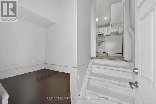 584 Waterloo Street, Hamilton, ON - Indoor Photo Showing Other Room