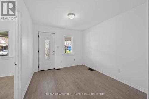 584 Waterloo Street, Hamilton, ON - Indoor Photo Showing Other Room