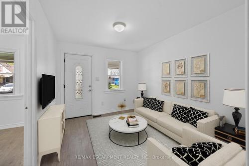 584 Waterloo Street, Hamilton, ON - Indoor